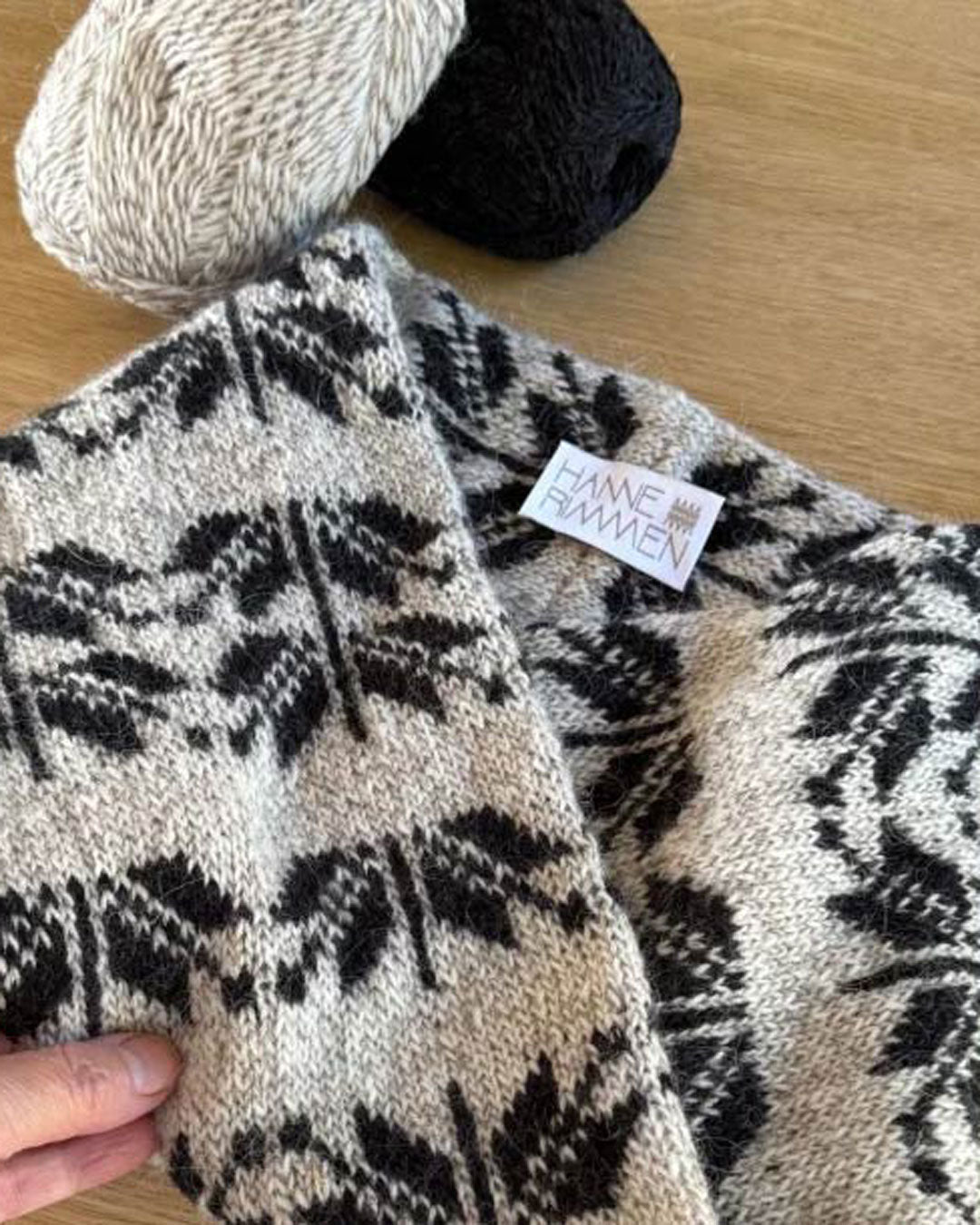 PÓLSTJARNA SCARF by Hanne Rimmen